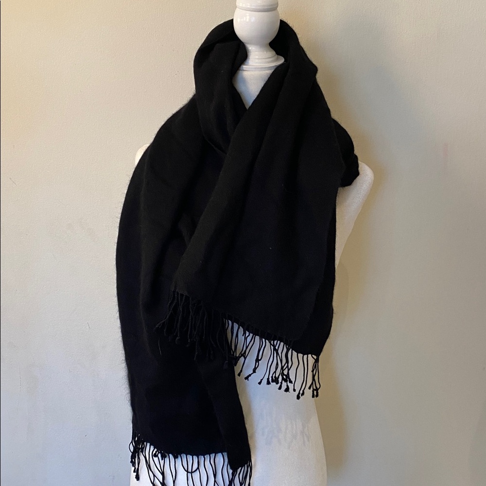 Black Pashmina Fringed Wrap Scarf - Unbranded 70 x 19”